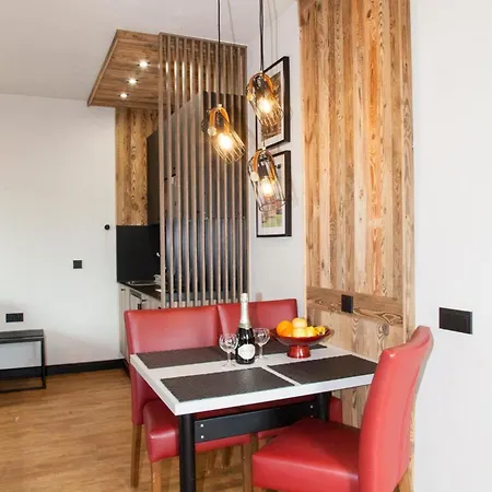 Luxury Apartment *