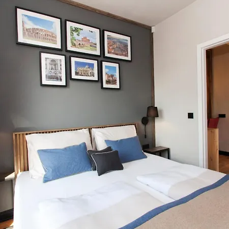 Luxury Apartment *